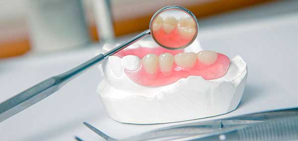 Как лечить стоматит с зубными протезами thumbnail